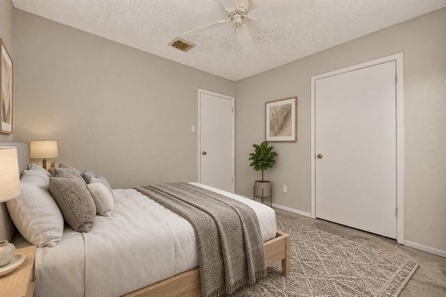 7102 Village Lake Dr, Cypress, TX 77433