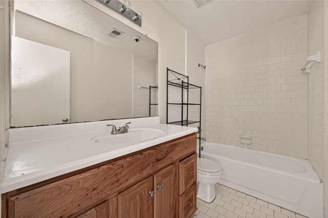 7102 Village Lake Dr, Cypress, TX 77433