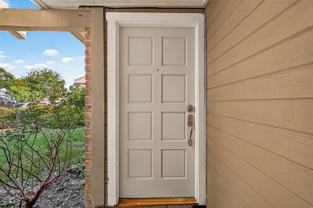 7102 Village Lake Dr, Cypress, TX 77433