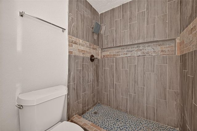 7102 Village Lake Dr, Cypress, TX 77433