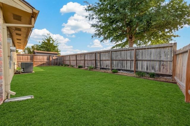 7102 Village Lake Dr, Cypress, TX 77433