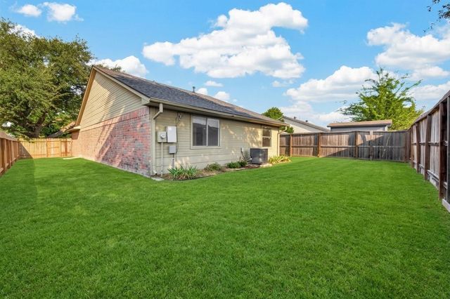 7102 Village Lake Dr, Cypress, TX 77433