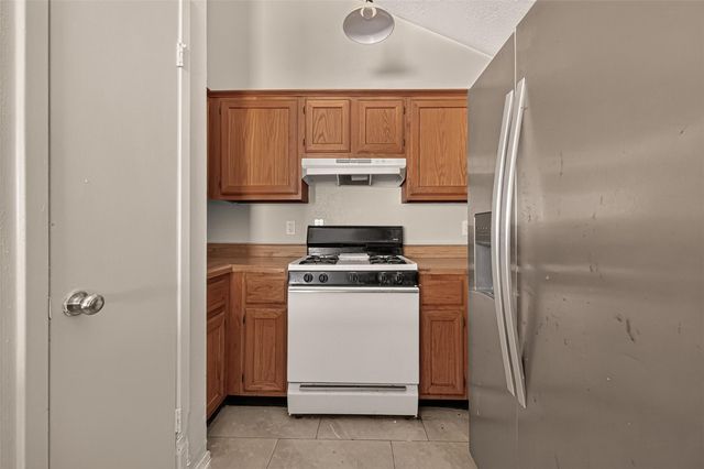 7102 Village Lake Dr, Cypress, TX 77433
