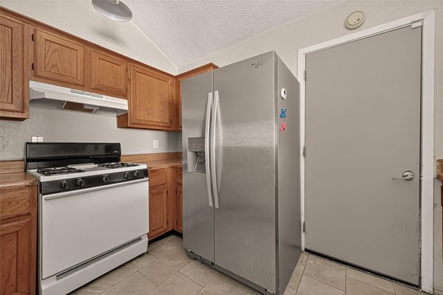 7102 Village Lake Dr, Cypress, TX 77433