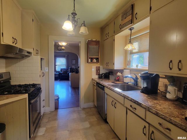 1826 41ST Street, Rock Island, IL 61201