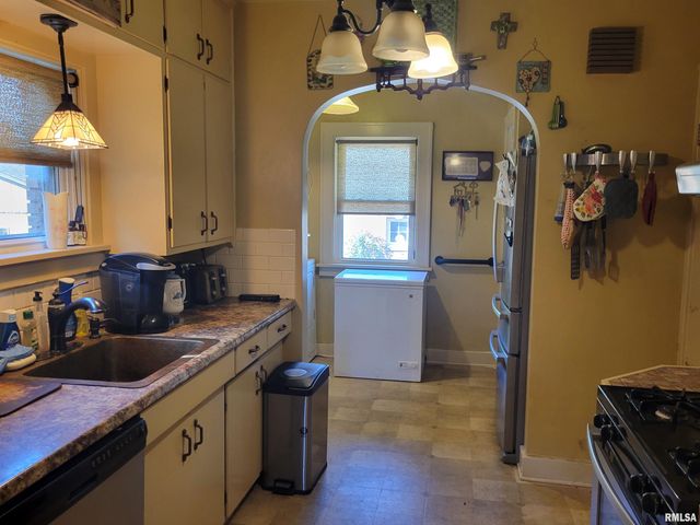 1826 41ST Street, Rock Island, IL 61201