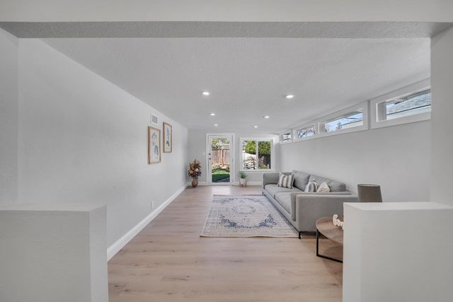 2059 Country Club Blvd, Stockton, CA 95204