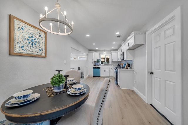 2059 Country Club Blvd, Stockton, CA 95204