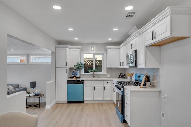 2059 Country Club Blvd, Stockton, CA 95204