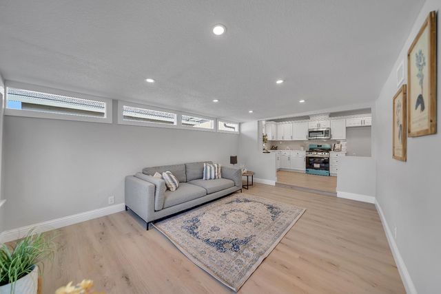 2059 Country Club Blvd, Stockton, CA 95204