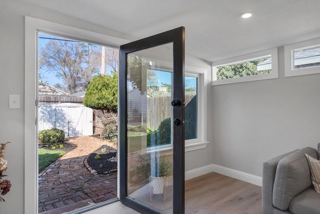 2059 Country Club Blvd, Stockton, CA 95204