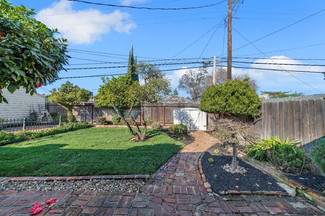 2059 Country Club Blvd, Stockton, CA 95204