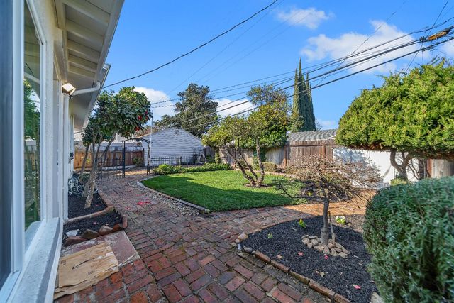 2059 Country Club Blvd, Stockton, CA 95204