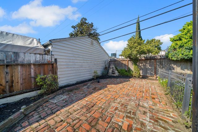 2059 Country Club Blvd, Stockton, CA 95204