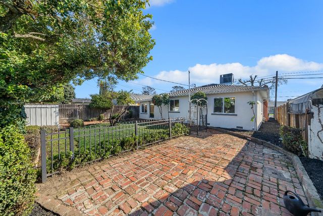 2059 Country Club Blvd, Stockton, CA 95204