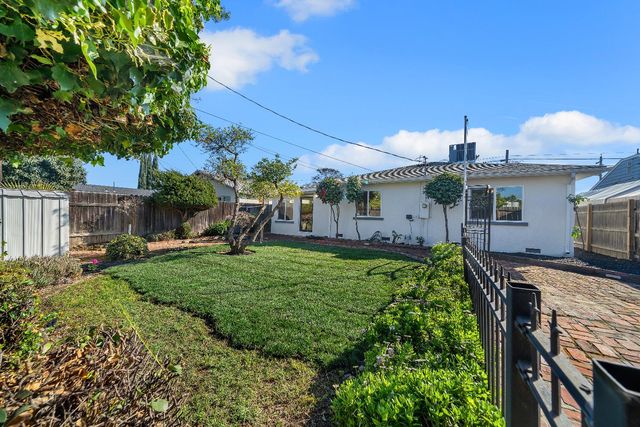 2059 Country Club Blvd, Stockton, CA 95204