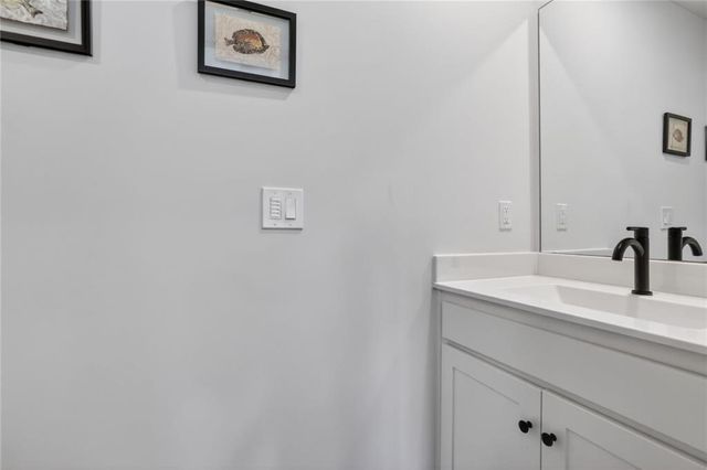 4416 W 77th Street, Prairie Village, KS 66208