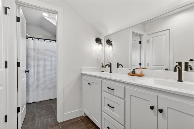 4416 W 77th Street, Prairie Village, KS 66208
