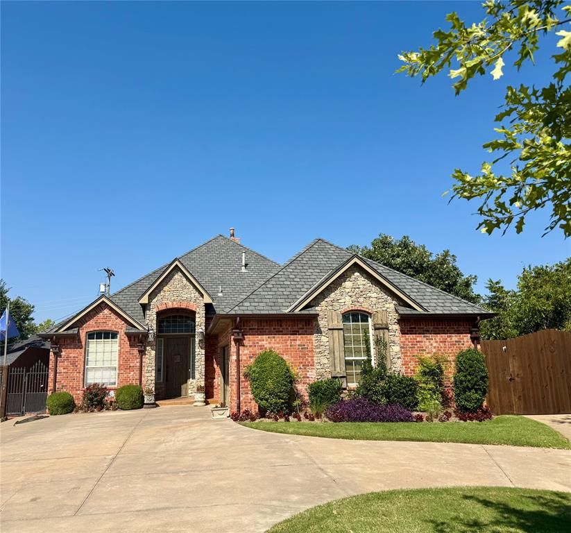 1101 Fenwick Place, Nichols Hills, OK 73116