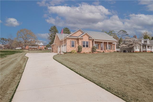 109 Fairway Drive, Pickens, SC 29671