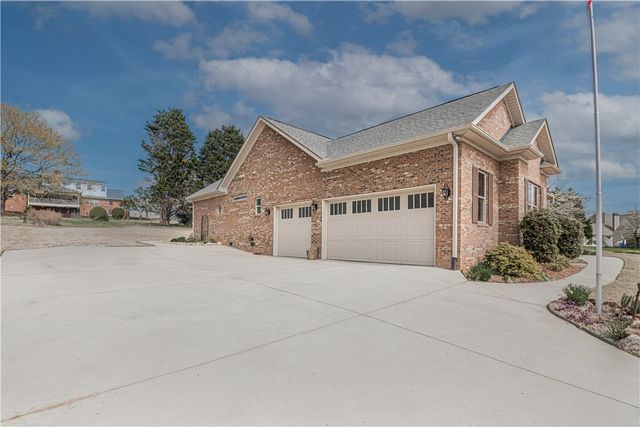 109 Fairway Drive, Pickens, SC 29671