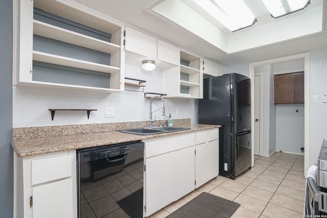 2822 BURNING TRAIL ST, San Antonio, TX 78247