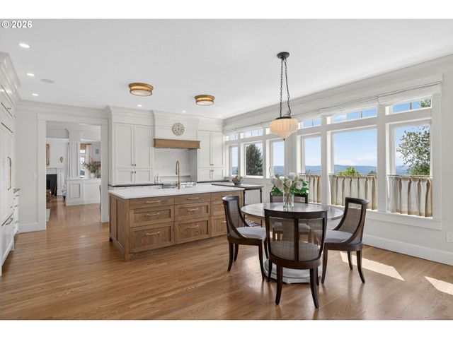 8435 Nw HAZELTINE St, Portland, OR 97229