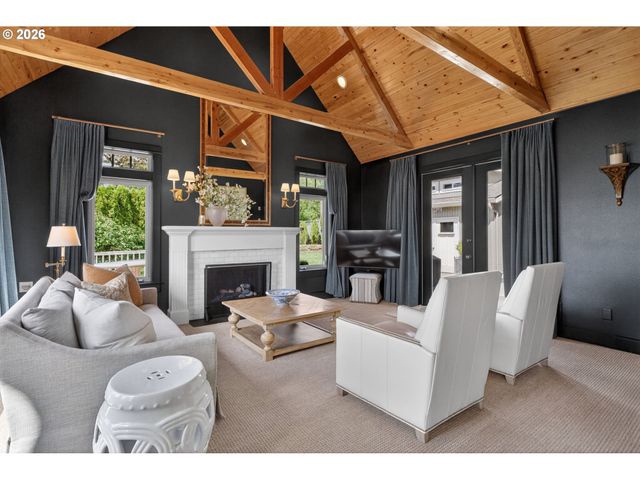 8435 Nw HAZELTINE St, Portland, OR 97229