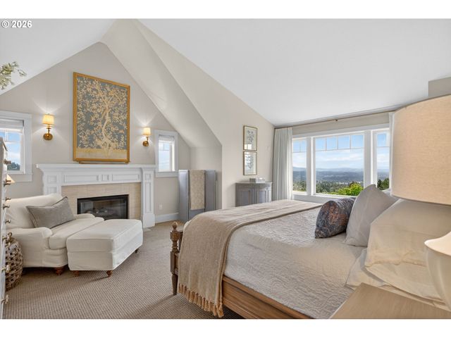 8435 Nw HAZELTINE St, Portland, OR 97229