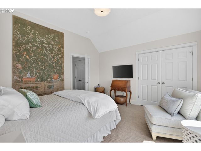 8435 Nw HAZELTINE St, Portland, OR 97229
