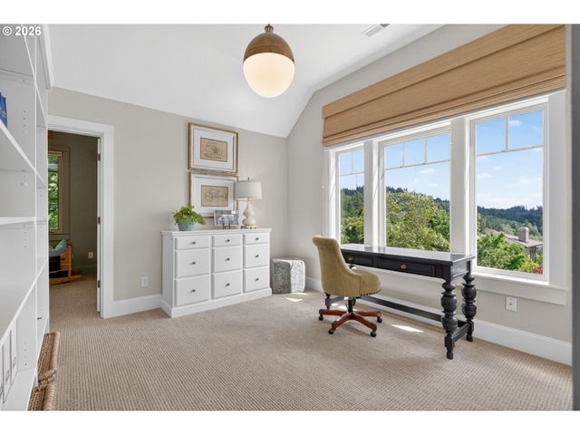 8435 Nw HAZELTINE St, Portland, OR 97229