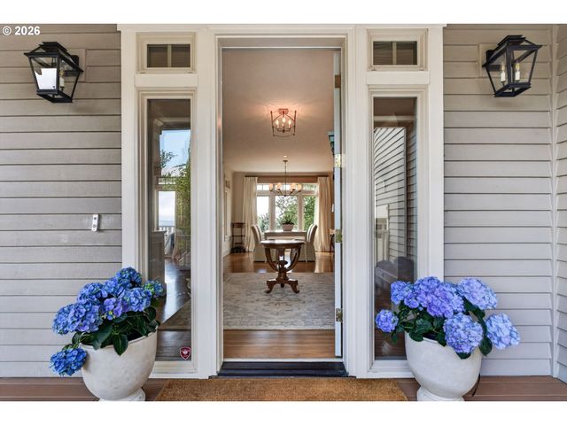 8435 Nw HAZELTINE St, Portland, OR 97229