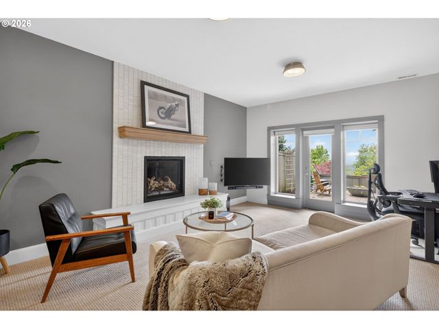 8435 Nw HAZELTINE St, Portland, OR 97229