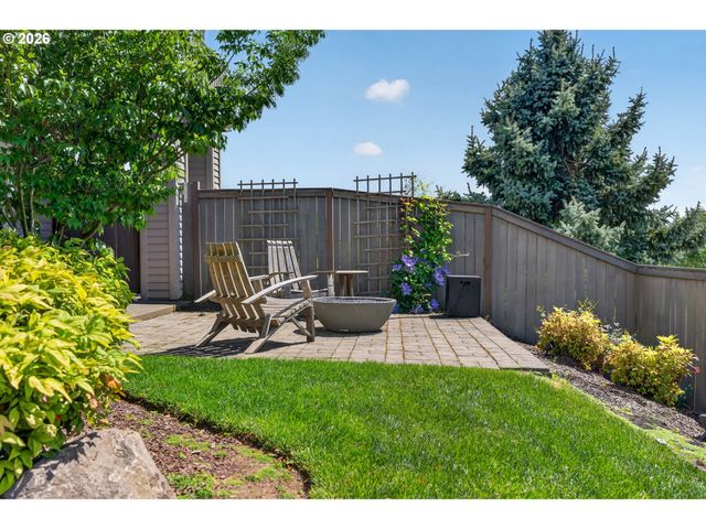 8435 Nw HAZELTINE St, Portland, OR 97229