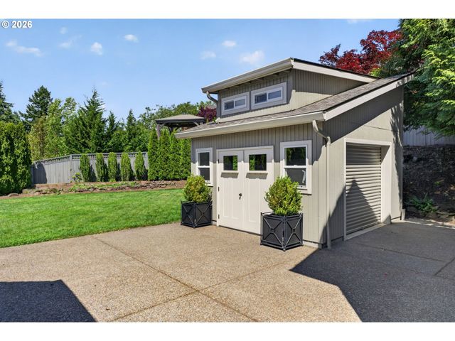 8435 Nw HAZELTINE St, Portland, OR 97229