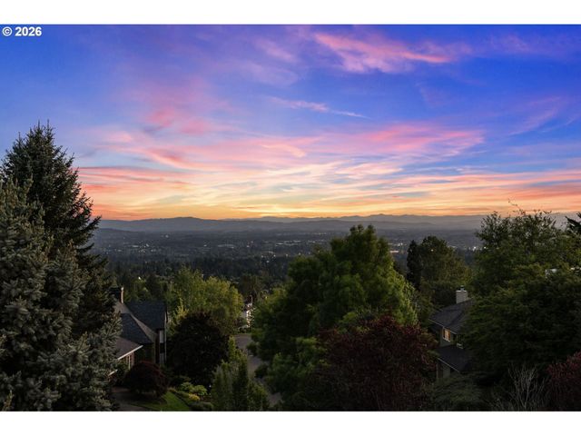 8435 Nw HAZELTINE St, Portland, OR 97229