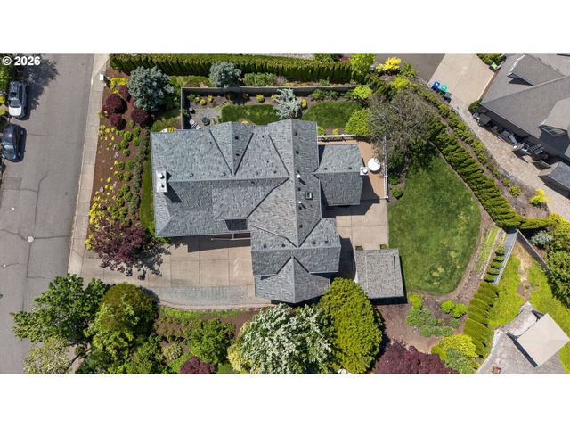 8435 Nw HAZELTINE St, Portland, OR 97229