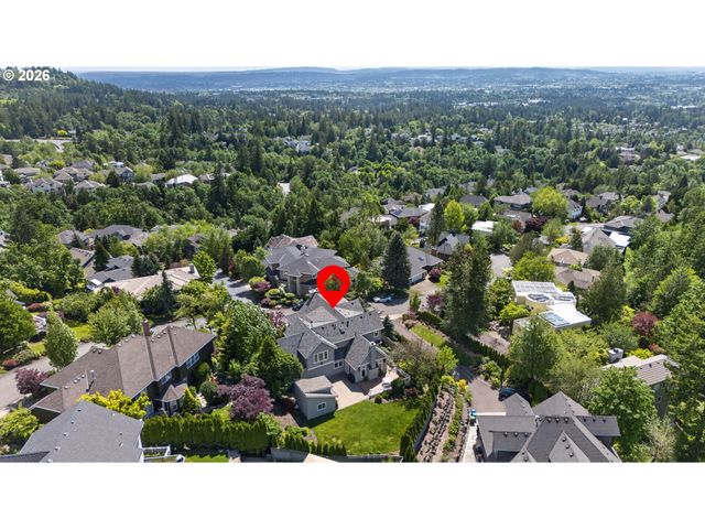 8435 Nw HAZELTINE St, Portland, OR 97229