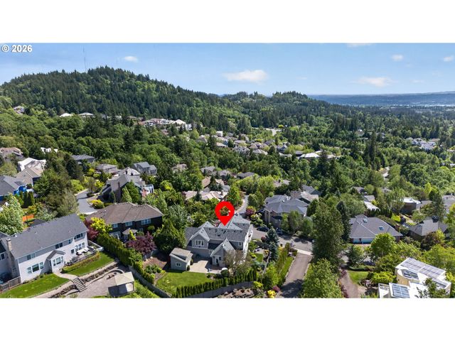 8435 Nw HAZELTINE St, Portland, OR 97229