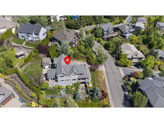 8435 Nw HAZELTINE St, Portland, OR 97229