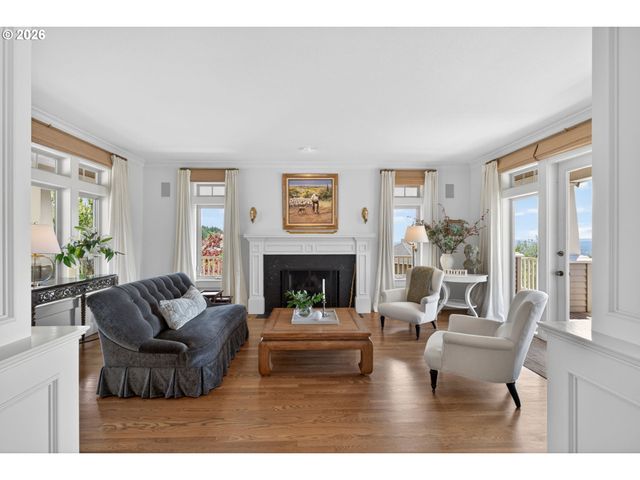 8435 Nw HAZELTINE St, Portland, OR 97229