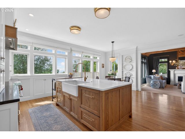 8435 Nw HAZELTINE St, Portland, OR 97229