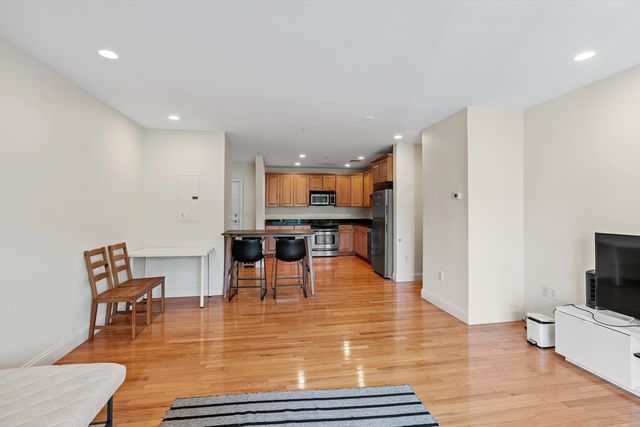 328 Copeland St 2D, Quincy, MA 02169