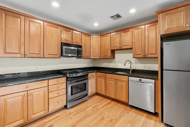 328 Copeland St 2D, Quincy, MA 02169