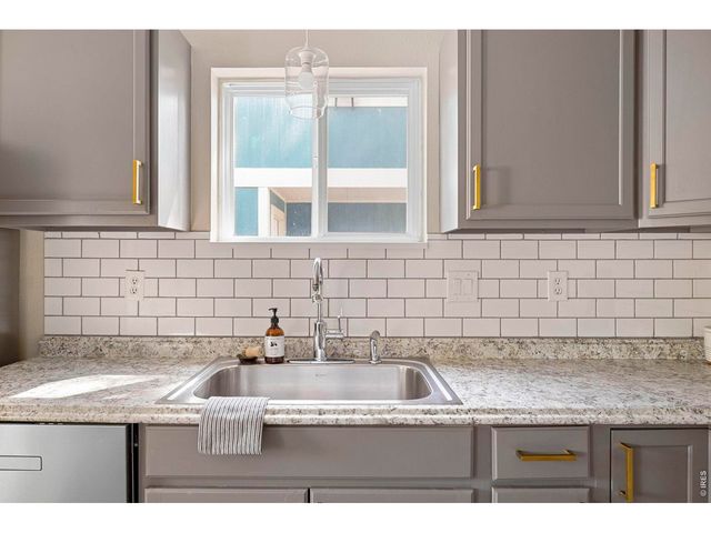 812 Aztec Dr, Fort Collins, CO 80521