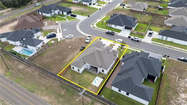 1412 S Waxahachie Street, Alton, TX 78572