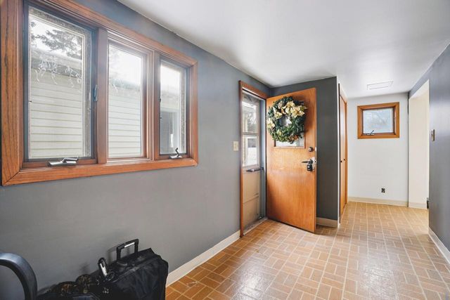 9114 29th AVENUE, Kenosha, WI 53143