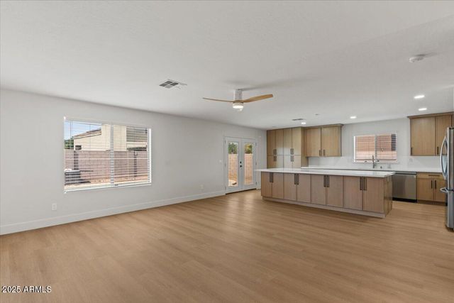 2289 W Hayden Peak Drive, San Tan Valley, AZ 85144