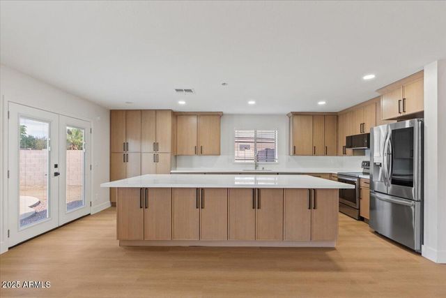 2289 W Hayden Peak Drive, San Tan Valley, AZ 85144