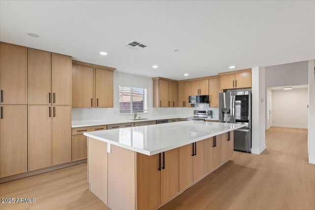 2289 W Hayden Peak Drive, San Tan Valley, AZ 85144